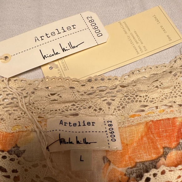 Nicole Miller. Bright Yellow and Orange top with balloon sleeves and lace trim. - Picture 4 of 4